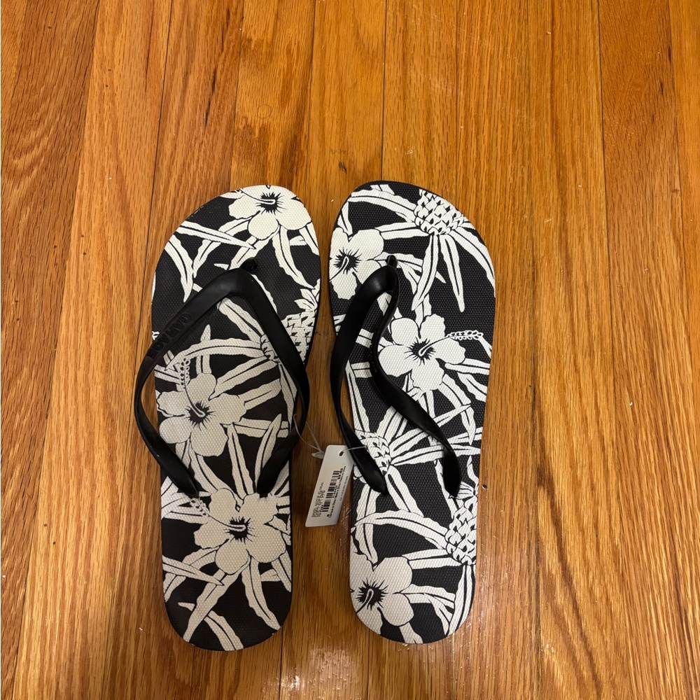 Garage Black and White Floral Slippers